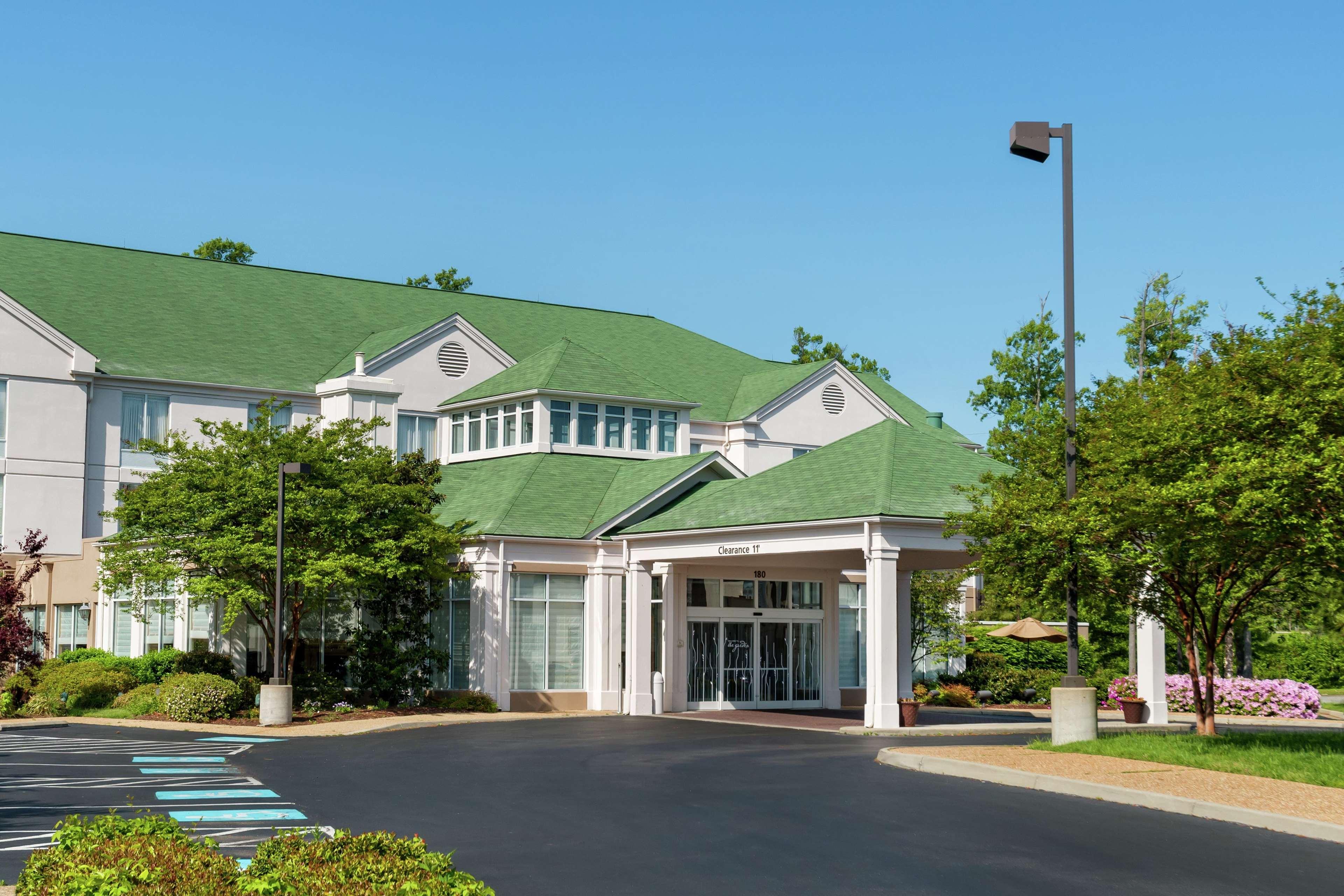 Hilton Garden Inn Newport News Exterior foto