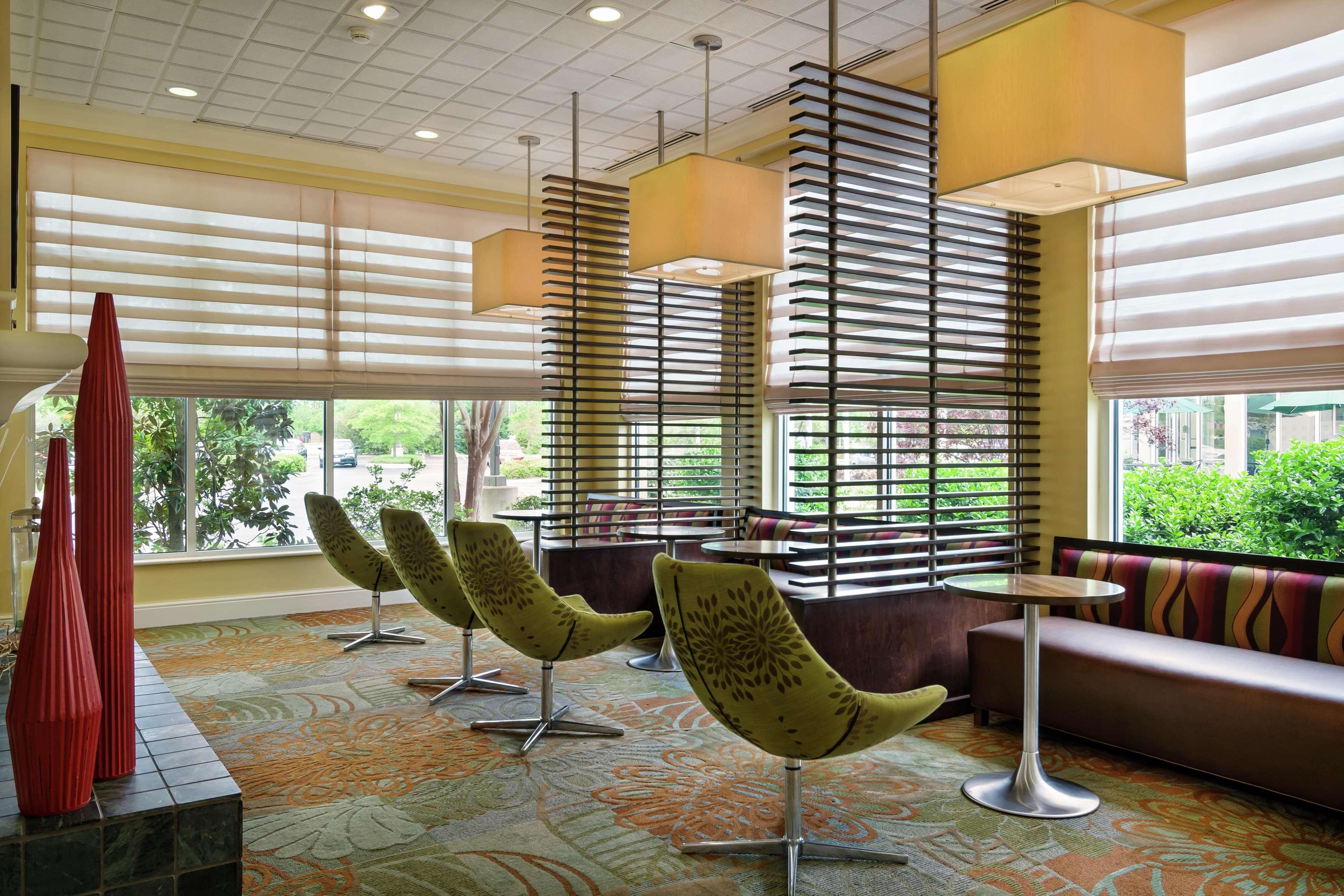 Hilton Garden Inn Newport News Exterior foto