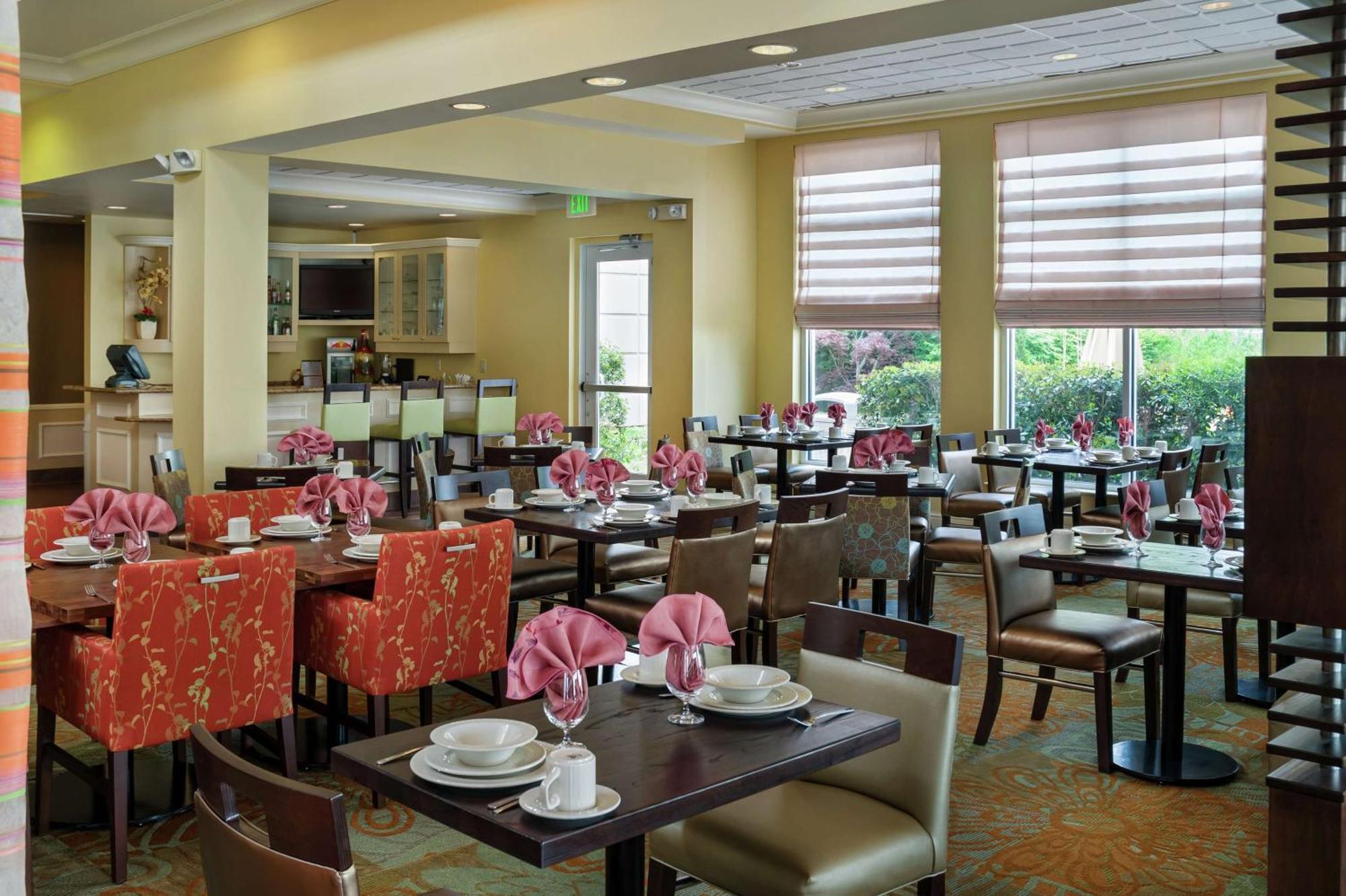 Hilton Garden Inn Newport News Exterior foto